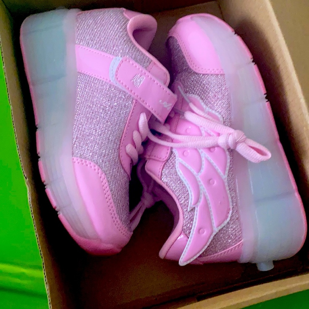 Rechargeable skate sneakers